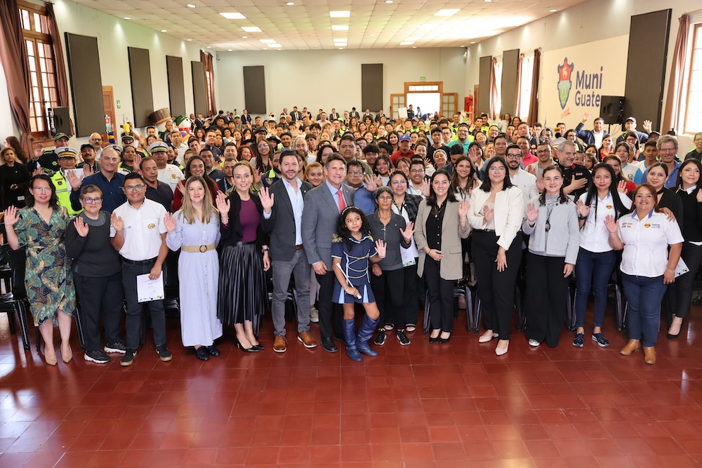 FIFCO CARICAMEX recibe reconocimiento por parte de la Municipalidad de Guatemala por su participación en la Cena Navideña 2024