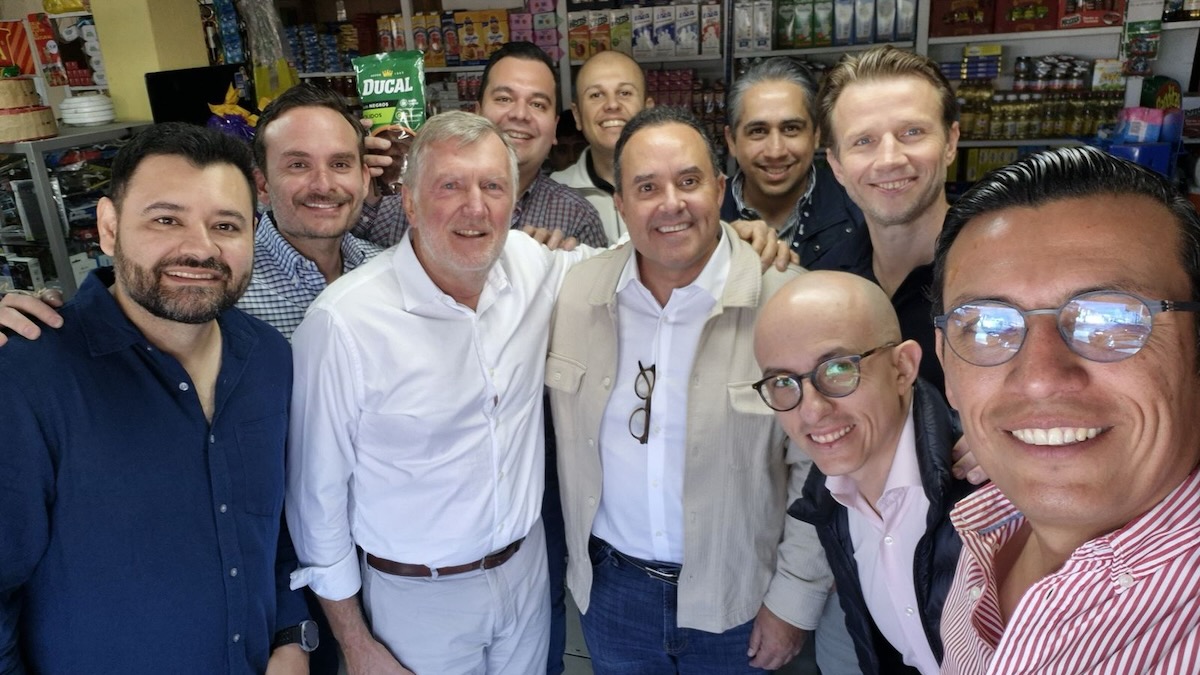 Un encuentro estratégico: Heineken visita IAK para alinear visiones y fortalecer liderazgo