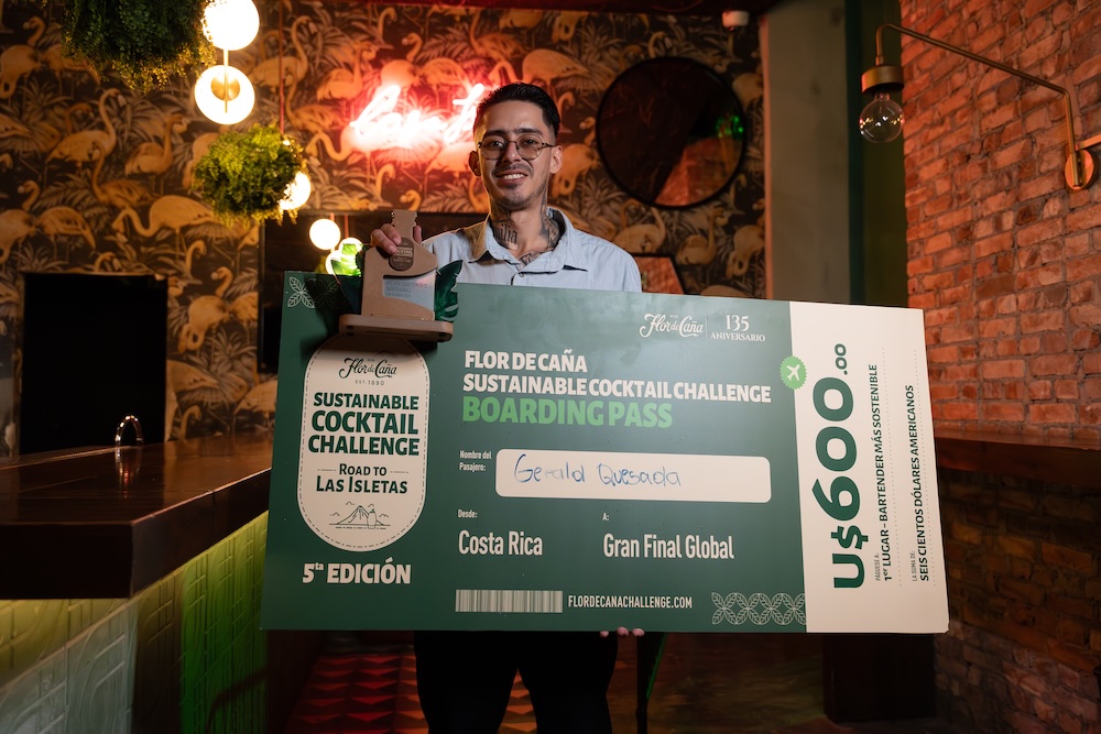 Gerald Quesada gana el Sustainable Cocktail Challenge Costa Rica 2025