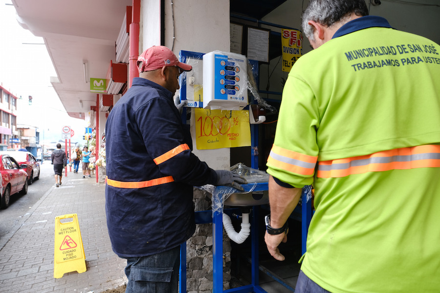 FIFCO dona lavamanos